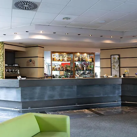 מלון Novotel Sud