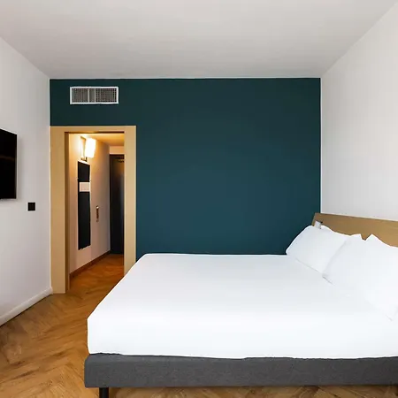 מלון Novotel Sud