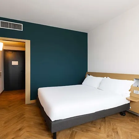 מלון Novotel Sud קאסרטה