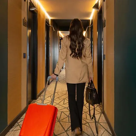 מלון Novotel Sud 4*