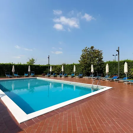 Novotel Sud מלון 4*